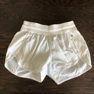 Lululemon Tracker V short size 6 white